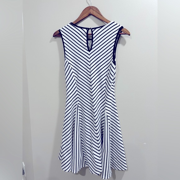 Monteau White dress with black stripes - Picture 2 of 4